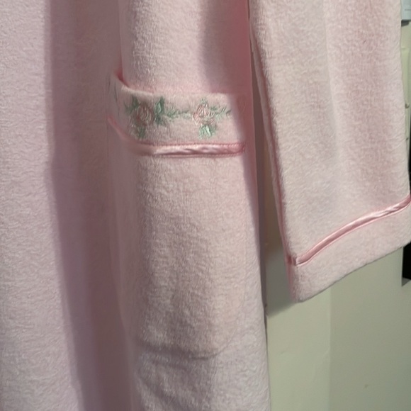 Miss Elaine gown and Robe. NEW - Picture 2 of 7